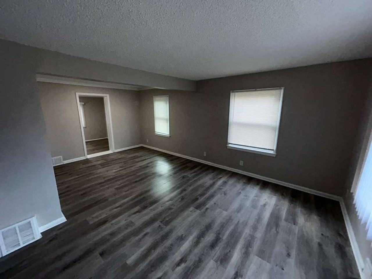 20412 Steel St - Photo 3 of 22