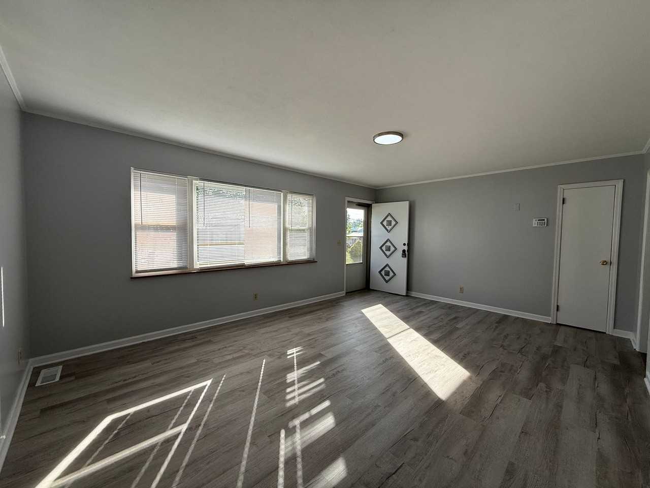 518 Scenic Dr - Photo 4 of 22