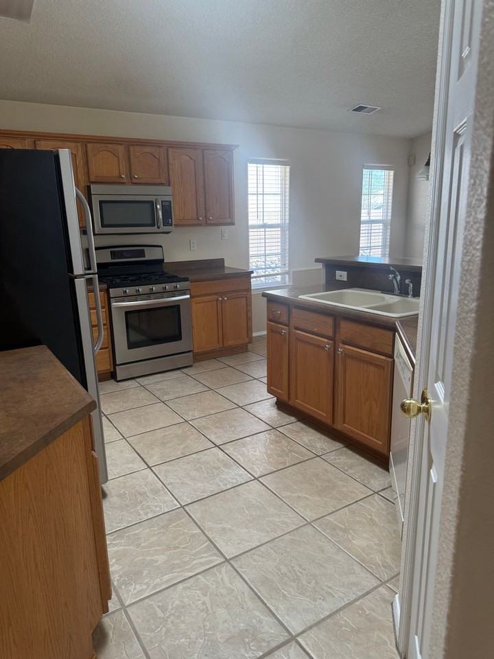 9816 Sierra Morena St Nw - Photo 5 of 25