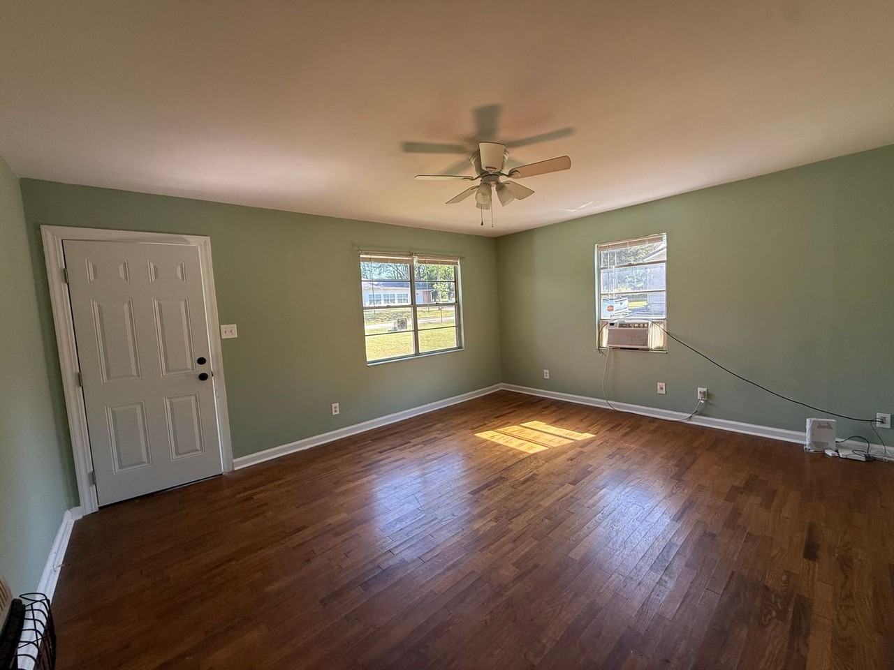 704 South St - Photo 6 of 11
