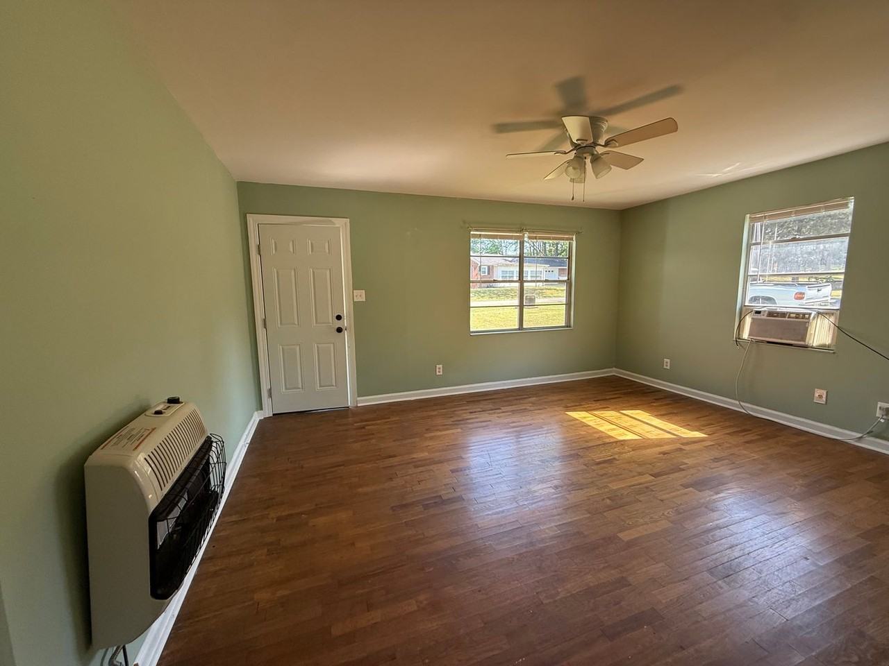 704 South St - Photo 7 of 11