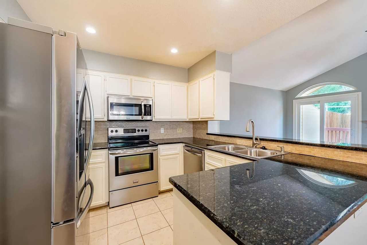 6616 Mesa Hollow Dr - Photo 3 of 38