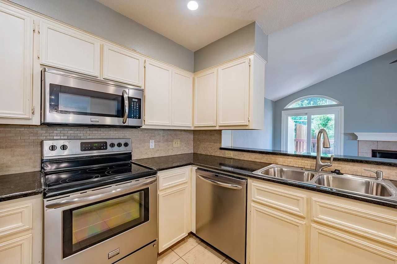 6616 Mesa Hollow Dr - Photo 7 of 38