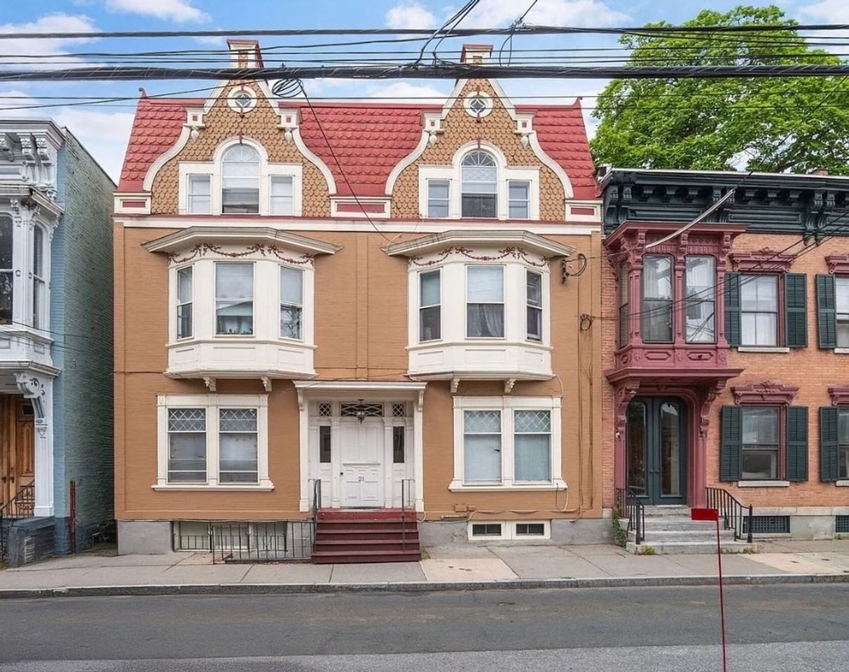 21N N Ferry St - Photo 2 of 10