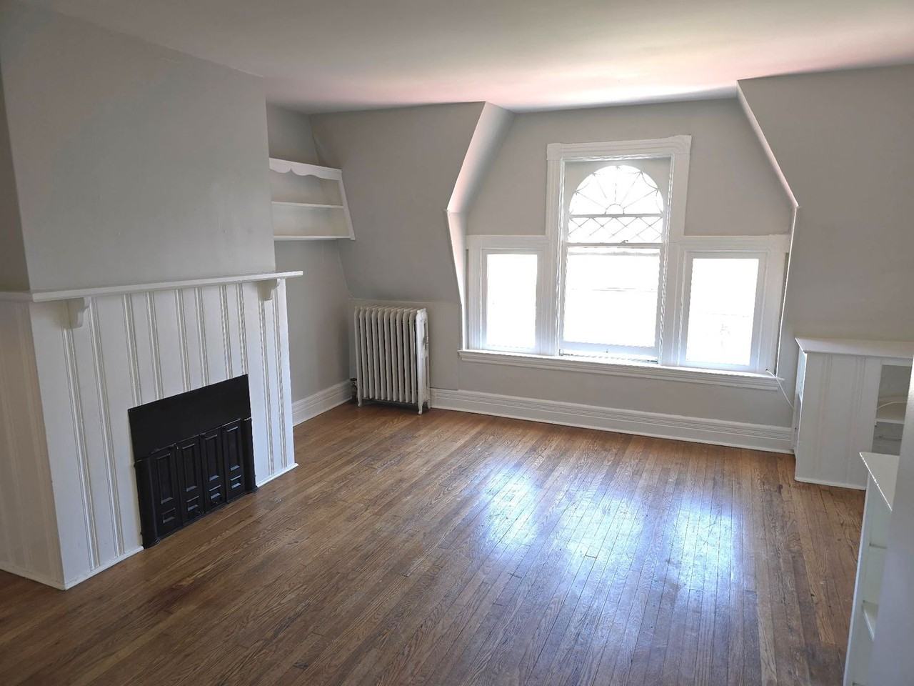 21N N Ferry St - Photo 3 of 10