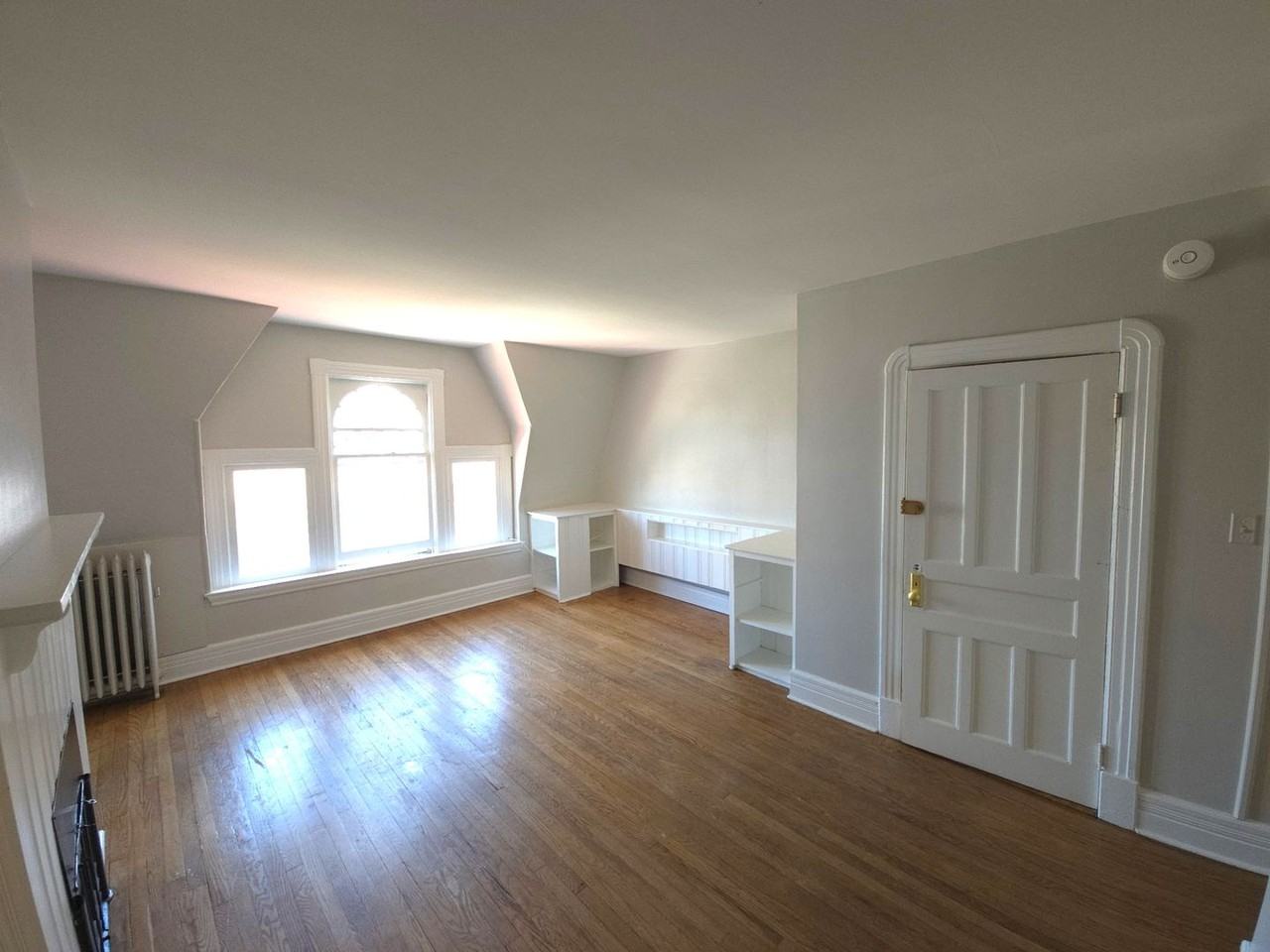 21N N Ferry St - Photo 4 of 10