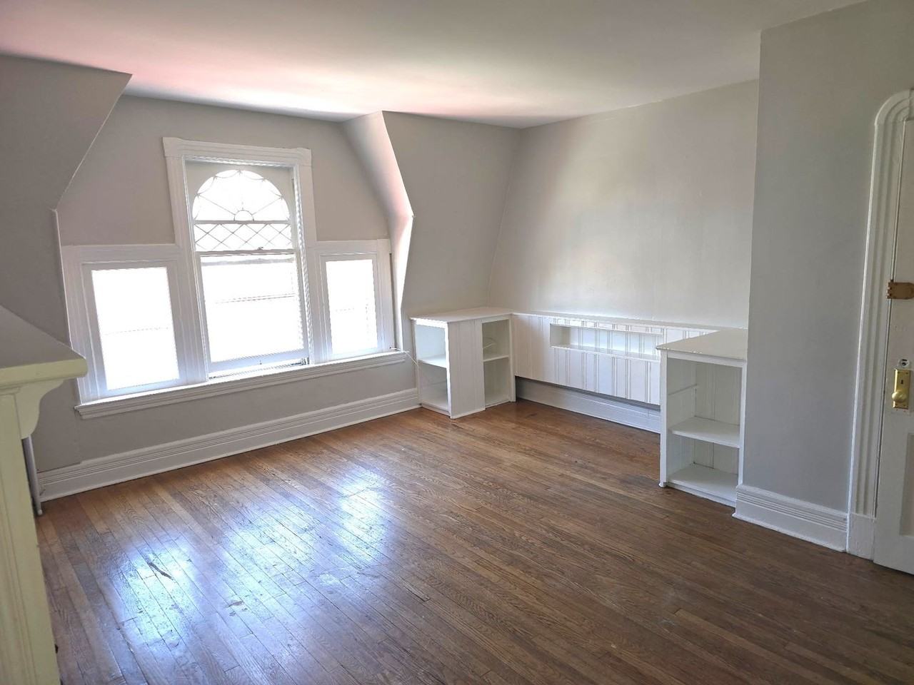 21N N Ferry St - Photo 6 of 10