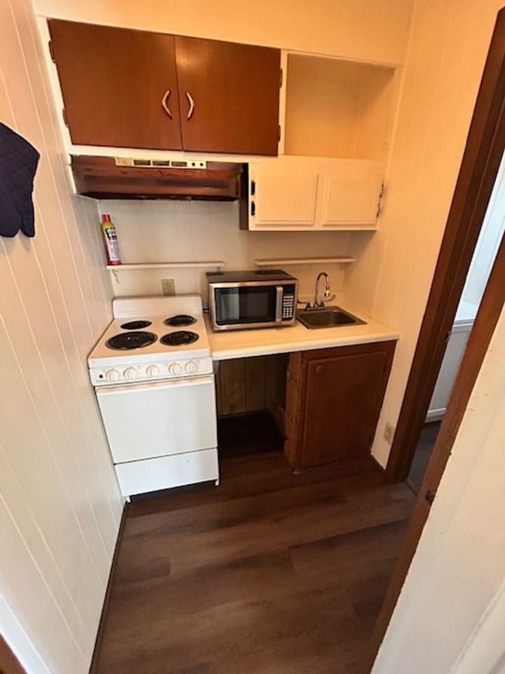 1408 Saint James Pl - Photo 7 of 12