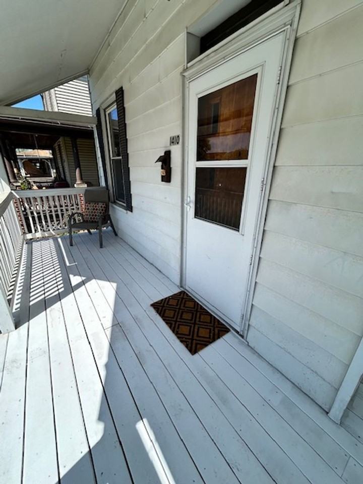 1410 Saint James Pl - Photo 2 of 9