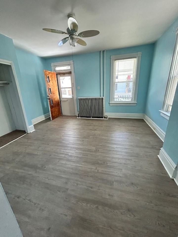 1410 Saint James Pl - Photo 3 of 9