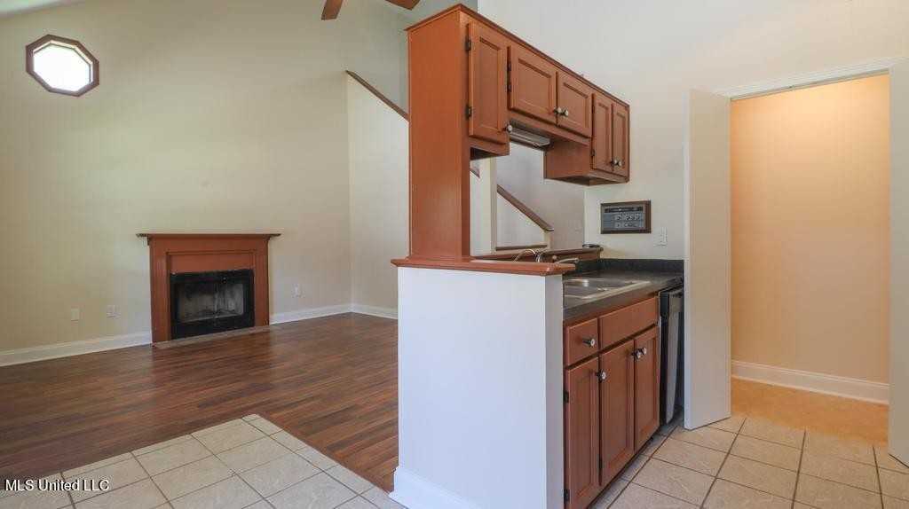 1737 James Buchanan Dr - Photo 2 of 15