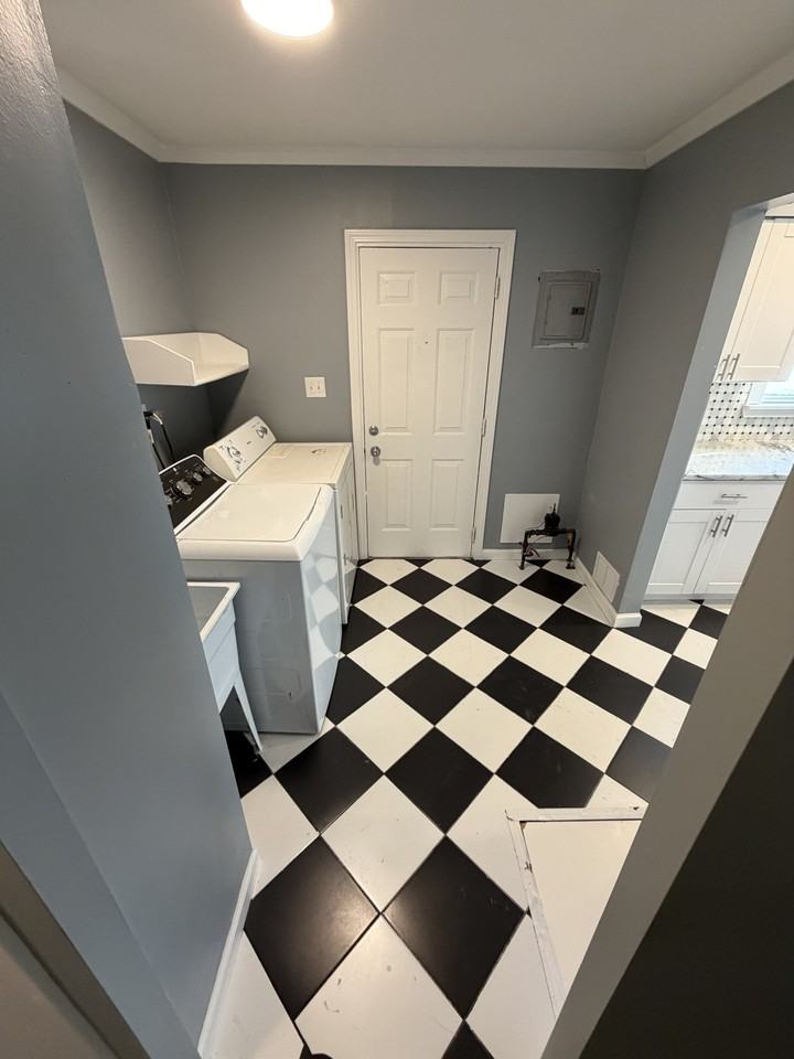 162 Barbara St - Photo 5 of 15