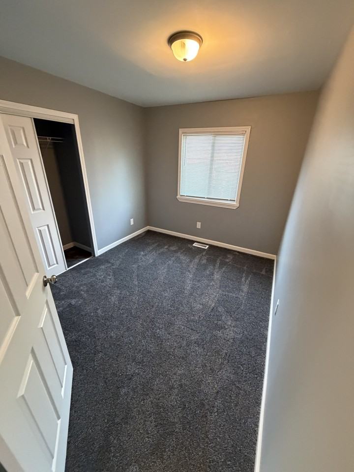 162 Barbara St - Photo 7 of 15