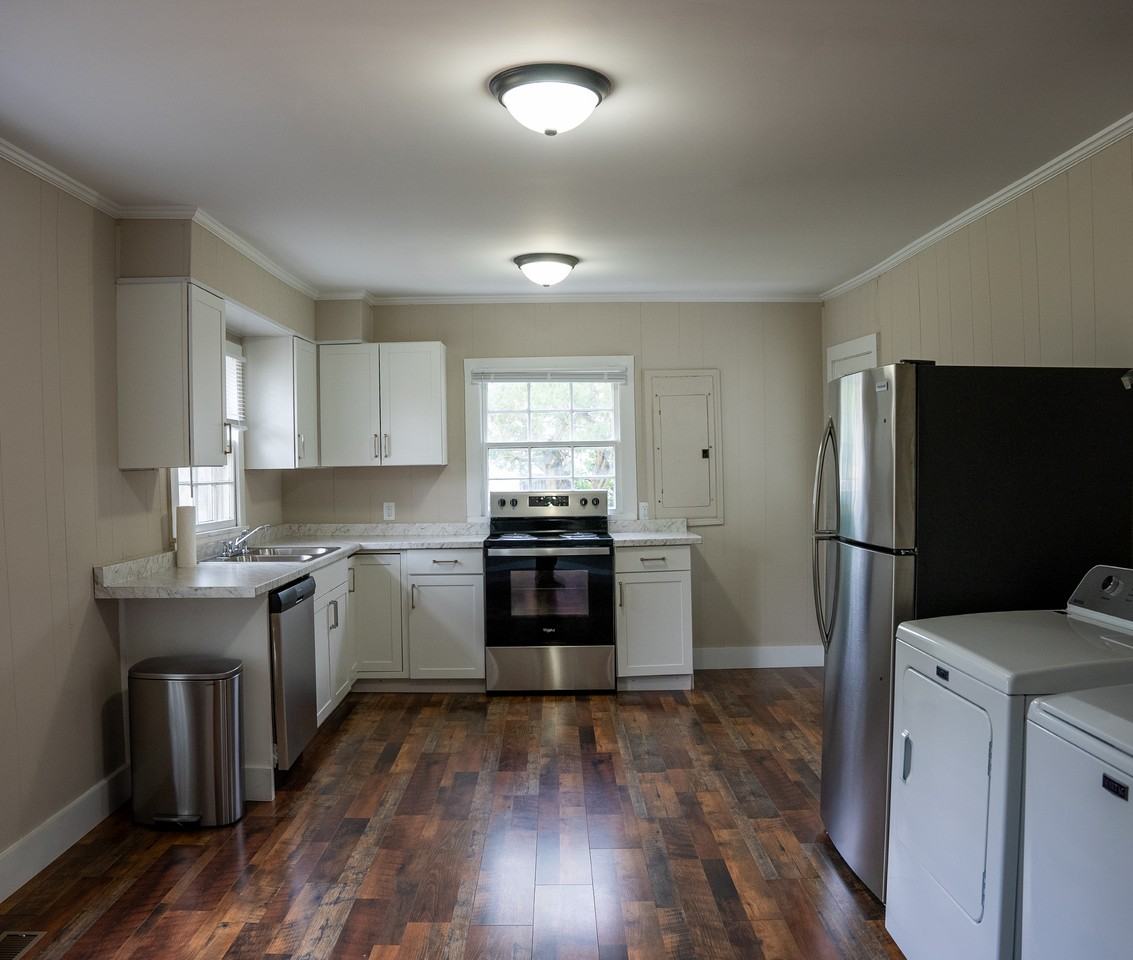 104 Virginia St - Photo 2 of 17