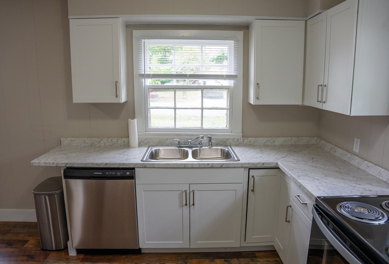 104 Virginia St - Photo 4 of 17