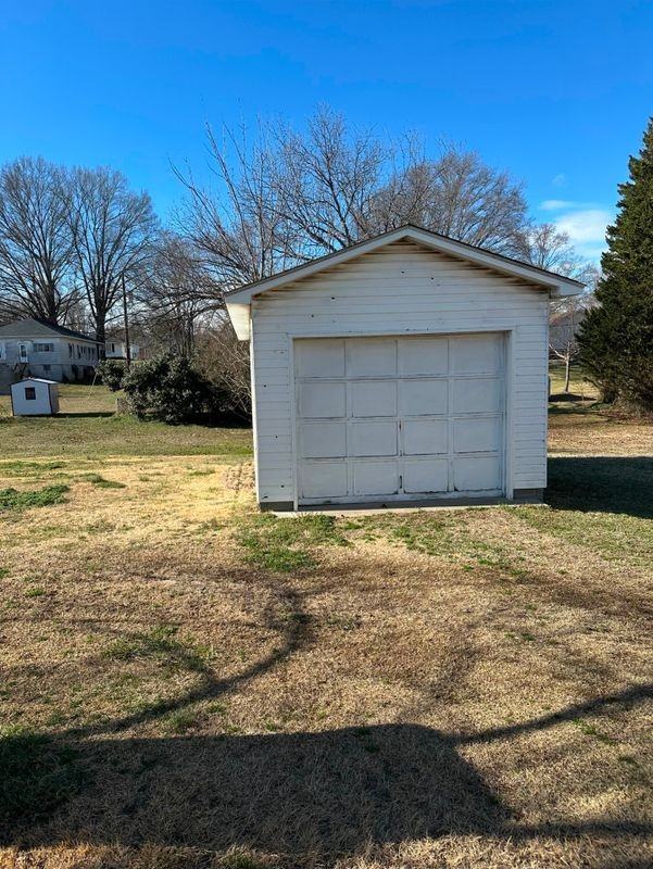 110 S Valley St - Photo 3 of 15