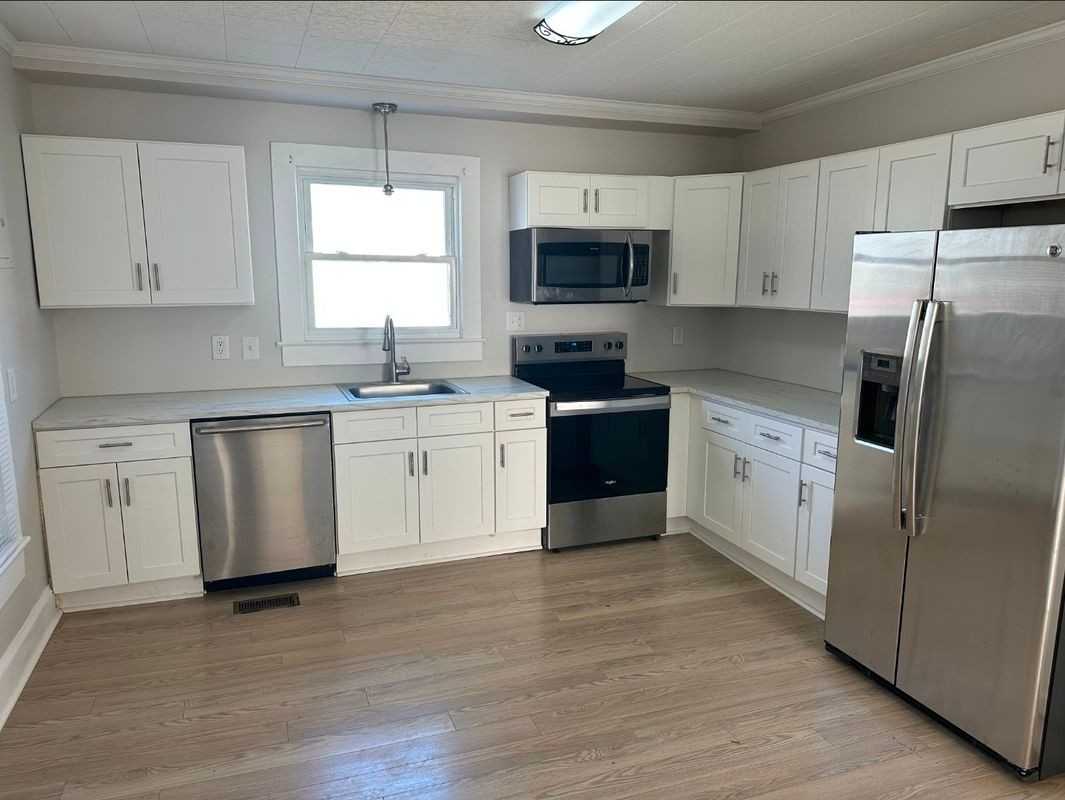 110 S Valley St - Photo 4 of 15