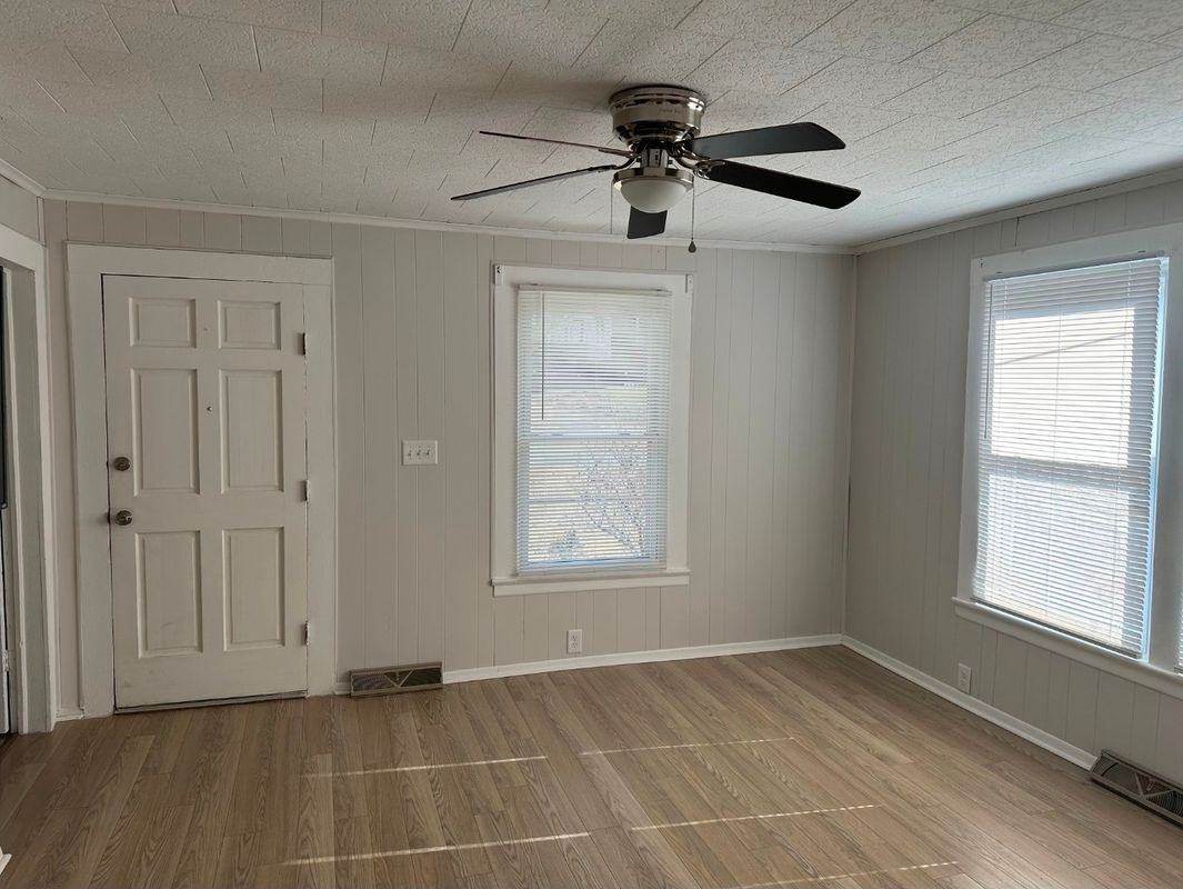110 S Valley St - Photo 7 of 15