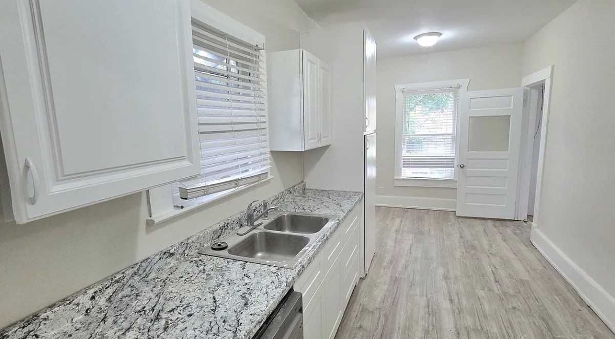 2805 S Jennings Ave - Photo 5 of 15