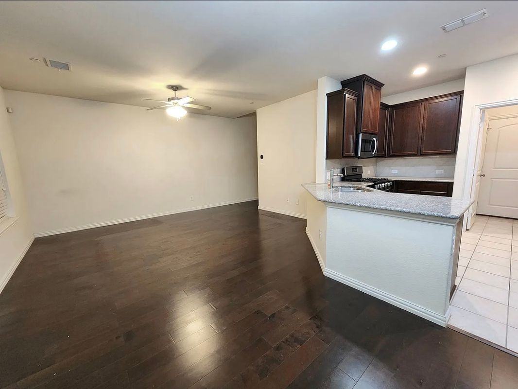 4816 Bridgewater St - Photo 5 of 14