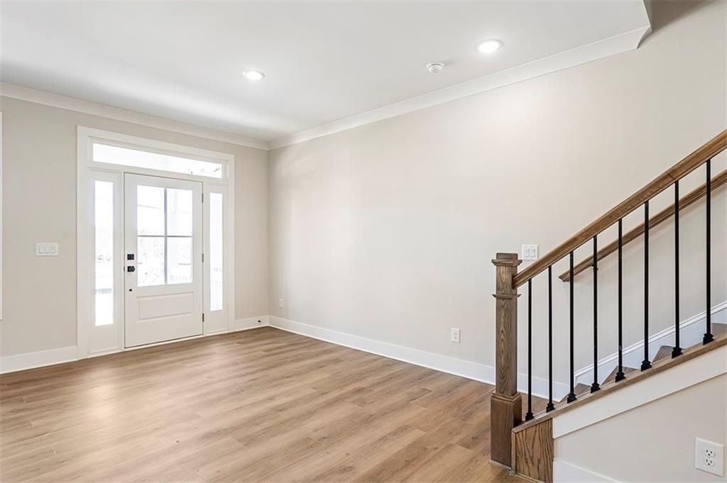 152 Palm St - Photo 7 of 34