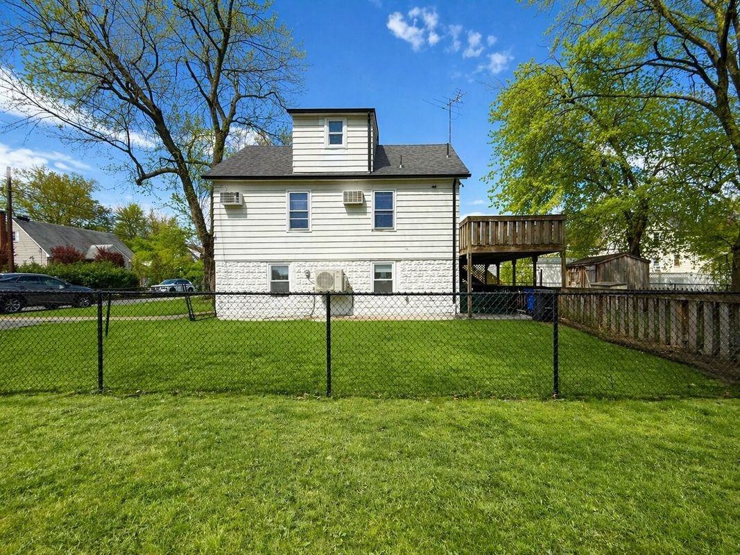 161 Lincoln Ave - Photo 3 of 15