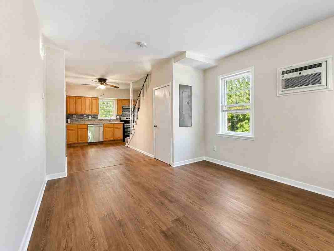 161 Lincoln Ave - Photo 5 of 15