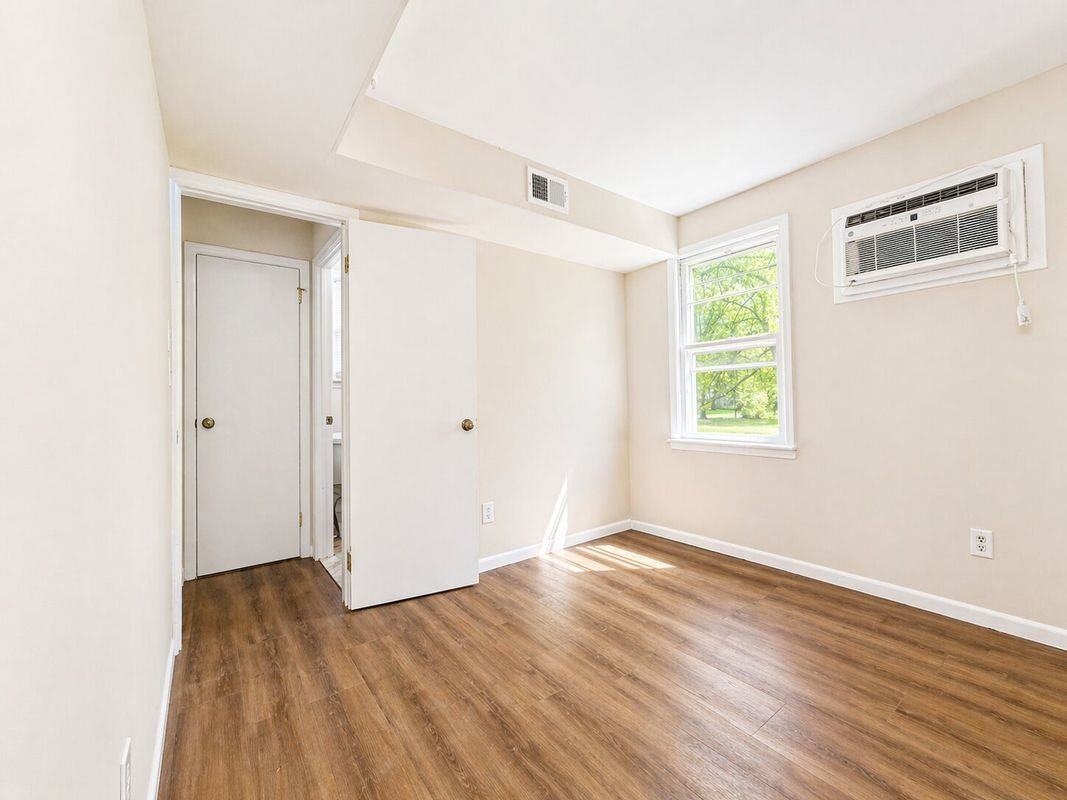 161 Lincoln Ave - Photo 7 of 15