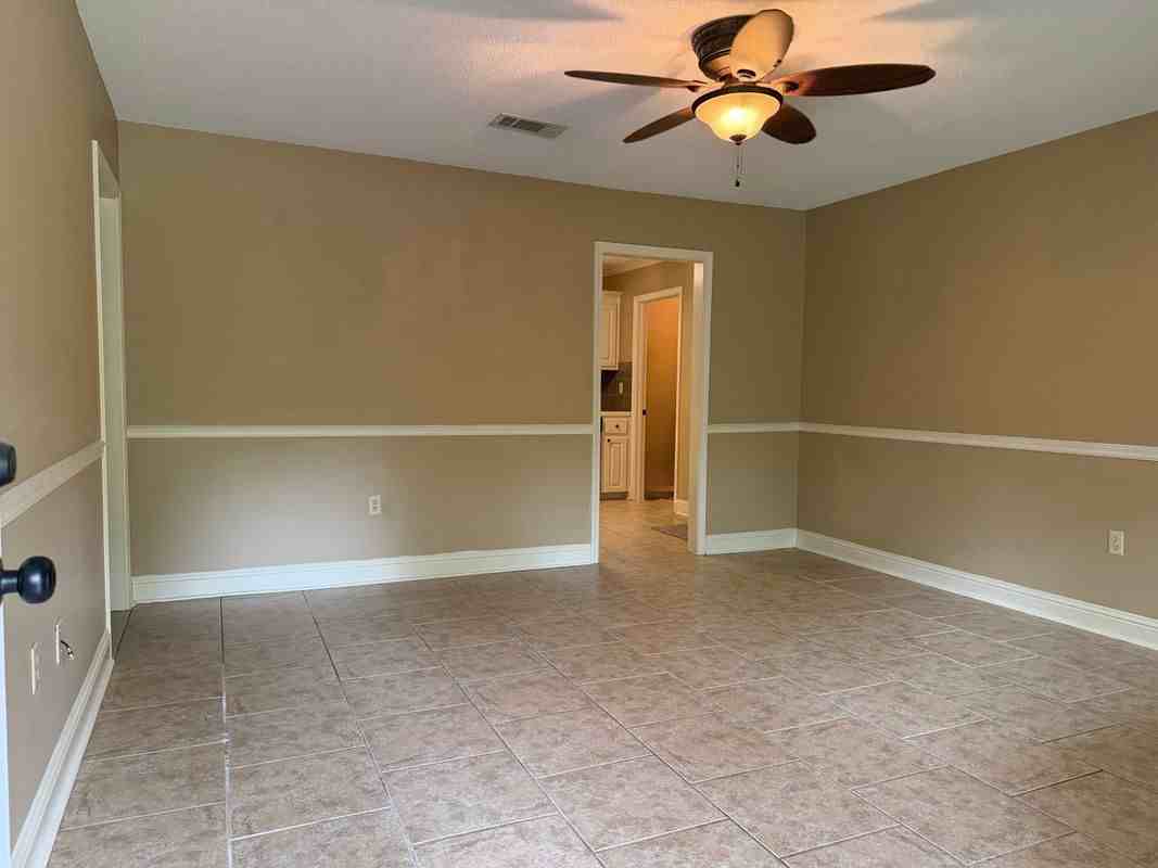 106 Hickory Dr - Photo 2 of 21