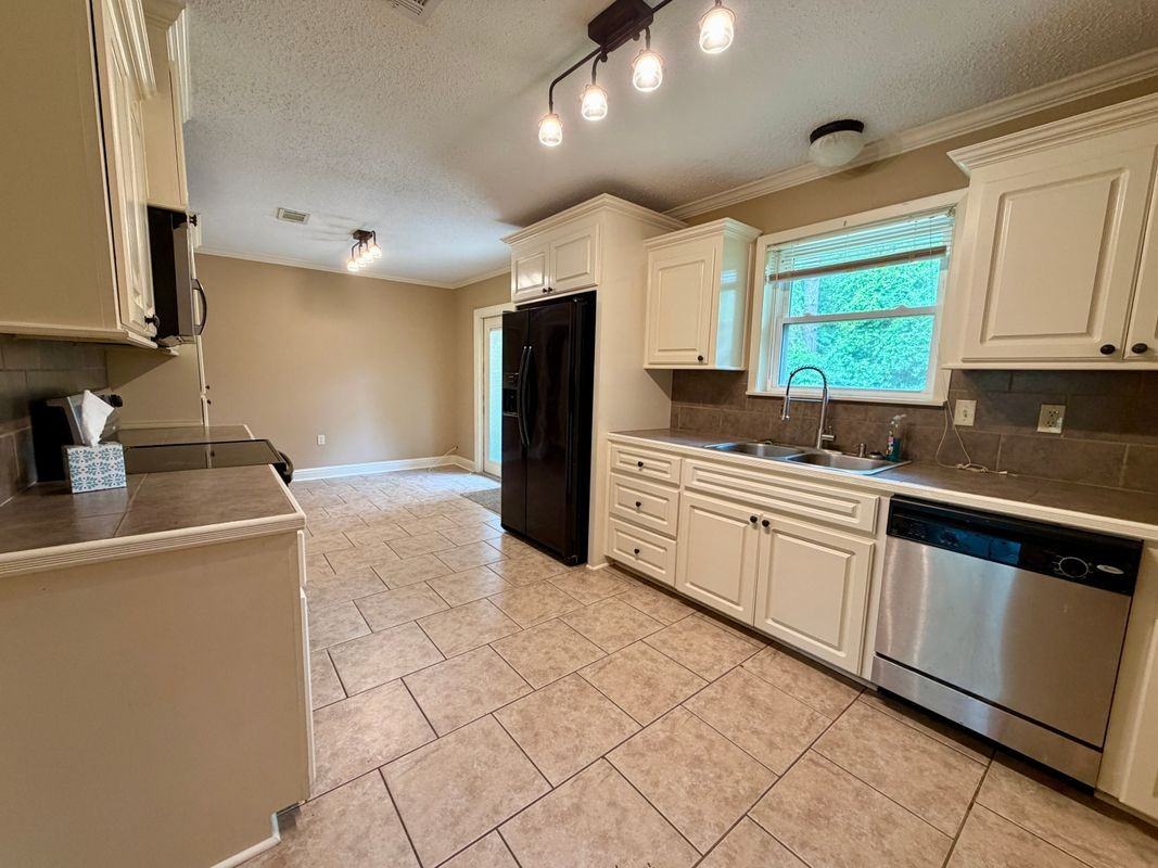 106 Hickory Dr - Photo 3 of 21