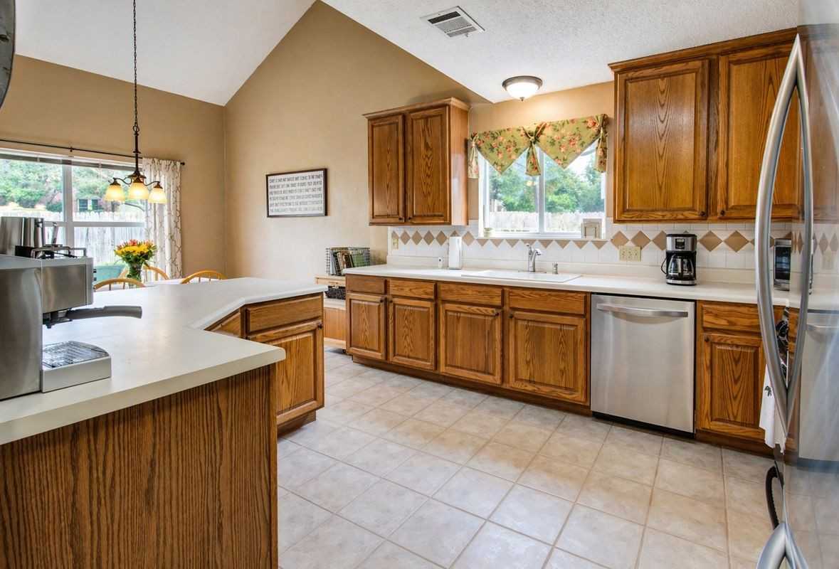 12900 Medina River Way - Photo 7 of 14