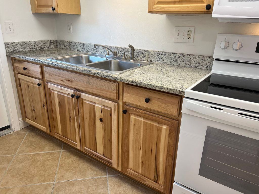 710 Bayou Ave - Photo 2 of 15
