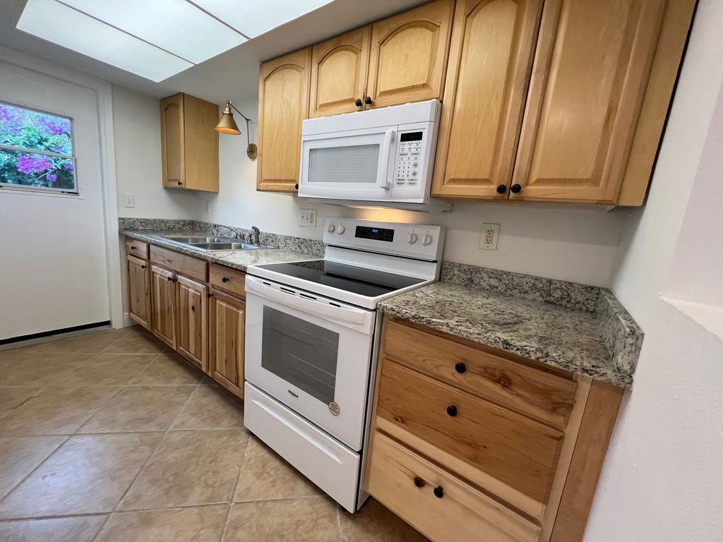 710 Bayou Ave - Photo 3 of 15