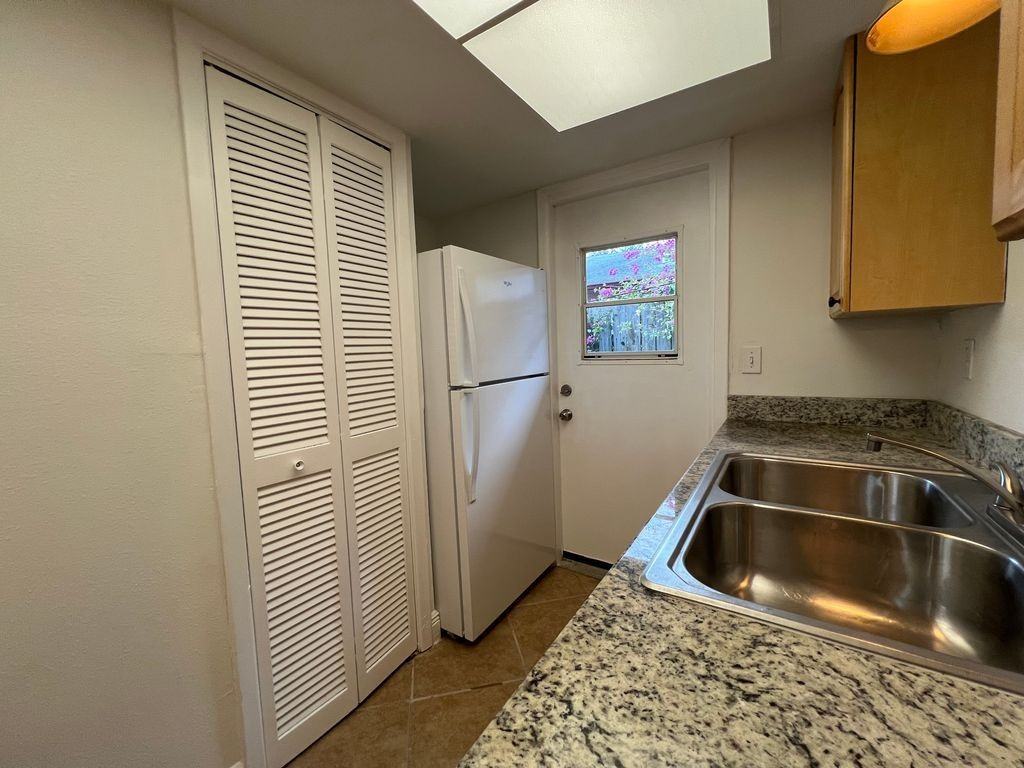 710 Bayou Ave - Photo 7 of 15