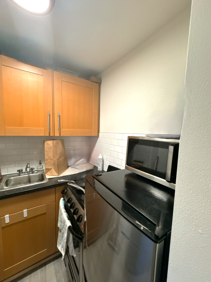 492 Montrose Ave #26 - Photo 3 of 14