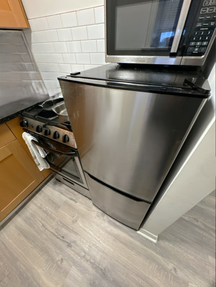 492 Montrose Ave #26 - Photo 4 of 14