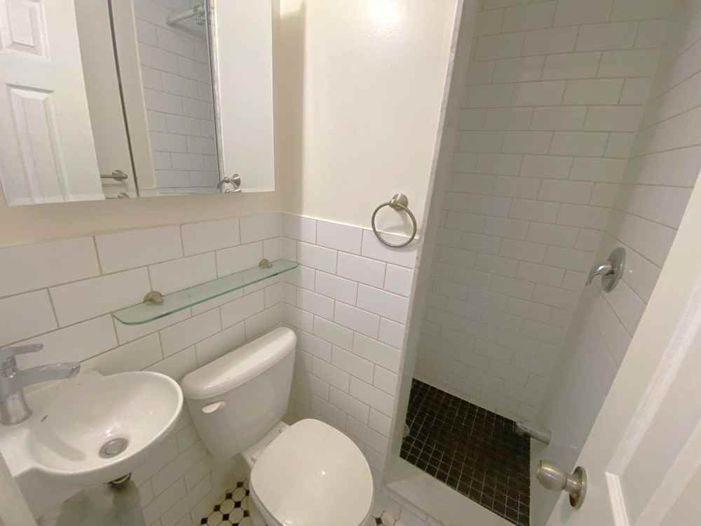 492 Montrose Ave #26 - Photo 5 of 14