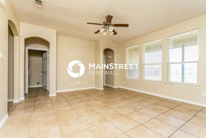 204 Kennedy Dr - Photo 4 of 16