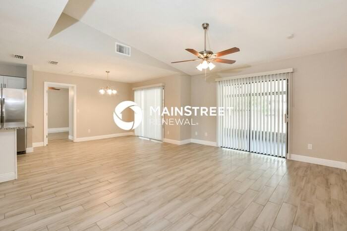 2755 Candler Dr - Photo 4 of 16