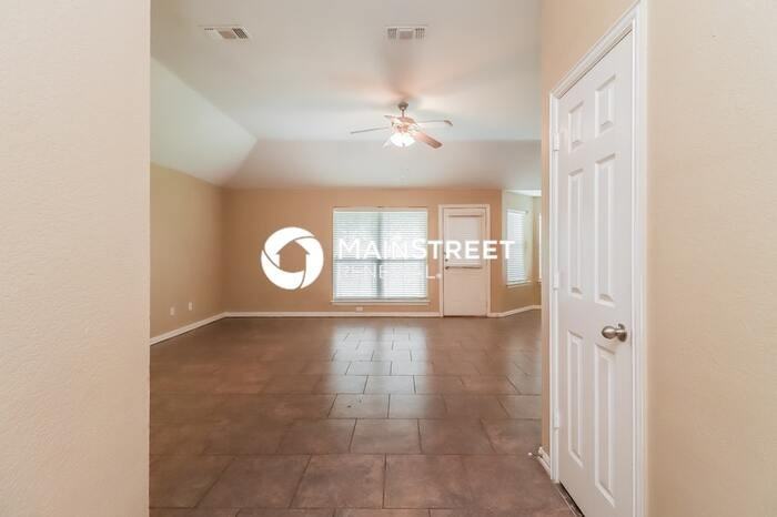 129 Currie Ct - Photo 4 of 16