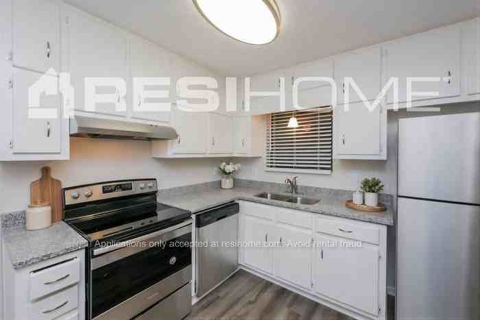 8240 Blackfoot Trl - Photo 3 of 20