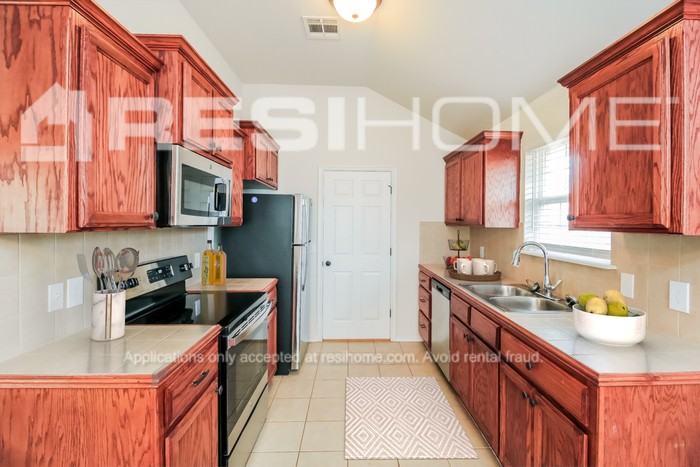 417 Choctaw Gate Dr - Photo 2 of 17