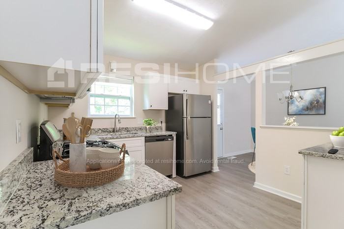 2272 Ramblewood Cir - Photo 2 of 19