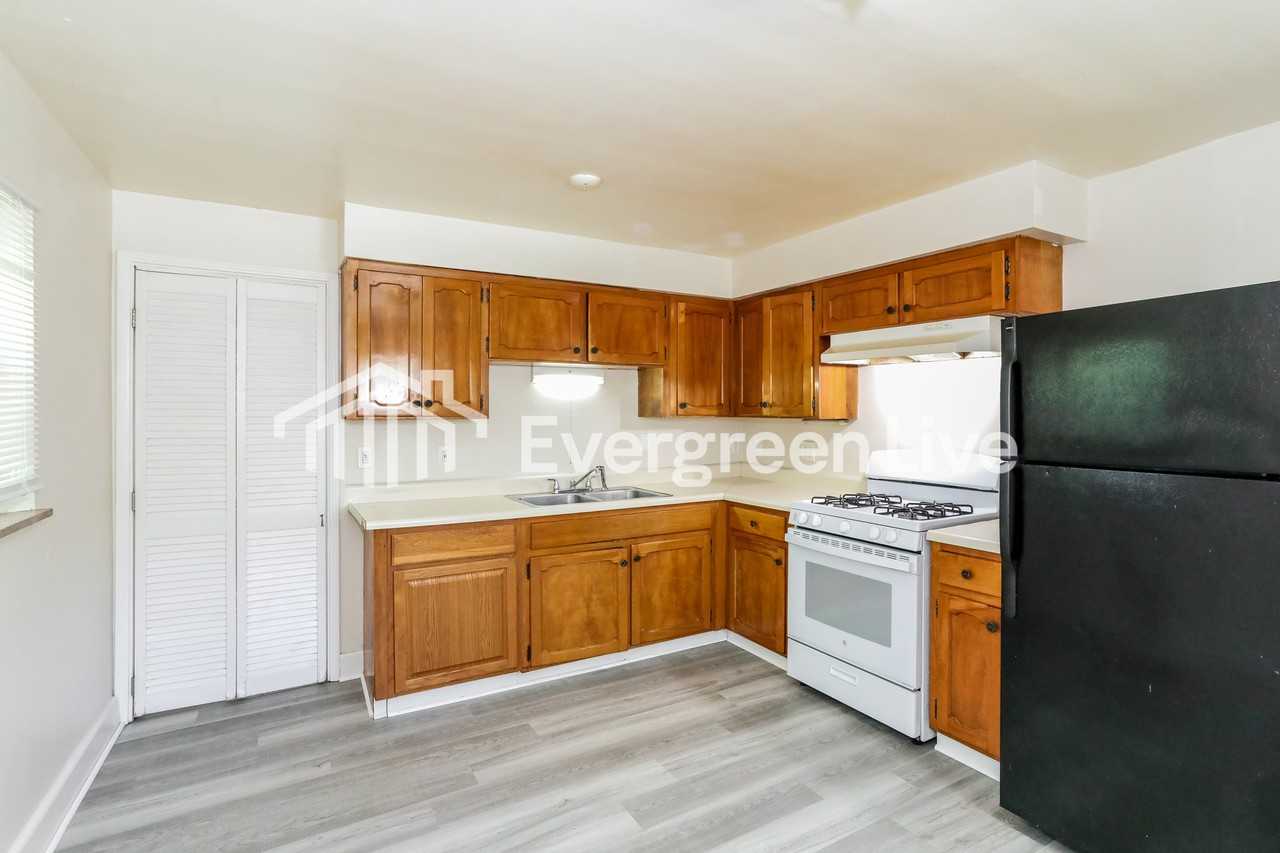 3284 Warfield Ave - Photo 5 of 15