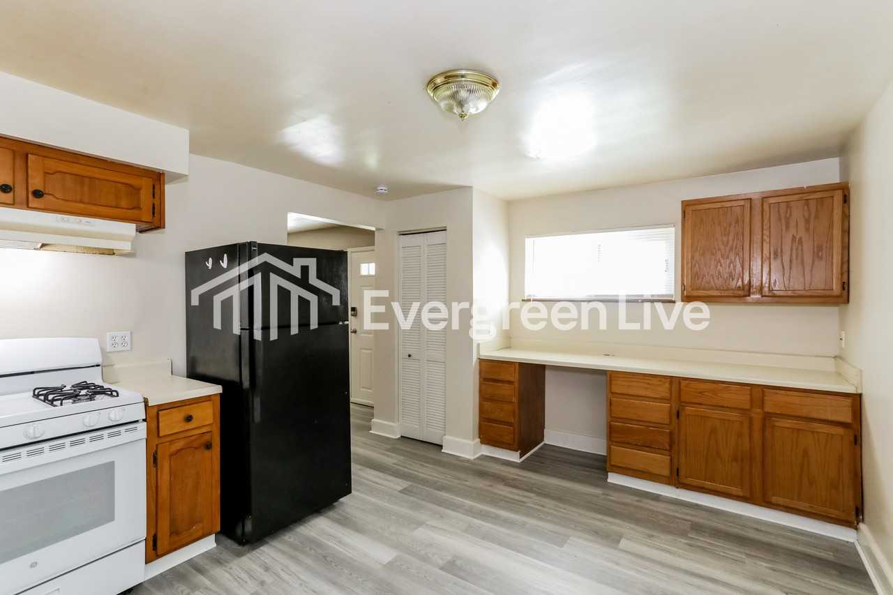 3284 Warfield Ave - Photo 6 of 15