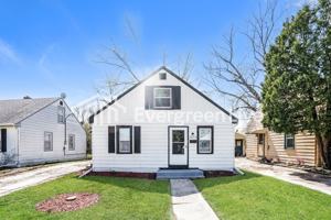 featured image of 4655 W Montrose Ave
