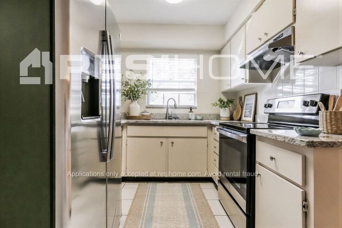 1020 Hope St - Photo 2 of 17