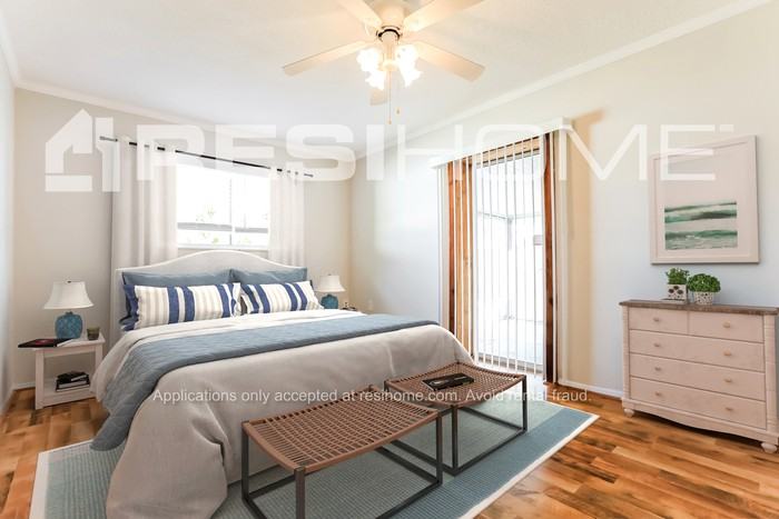 1020 Hope St - Photo 5 of 17