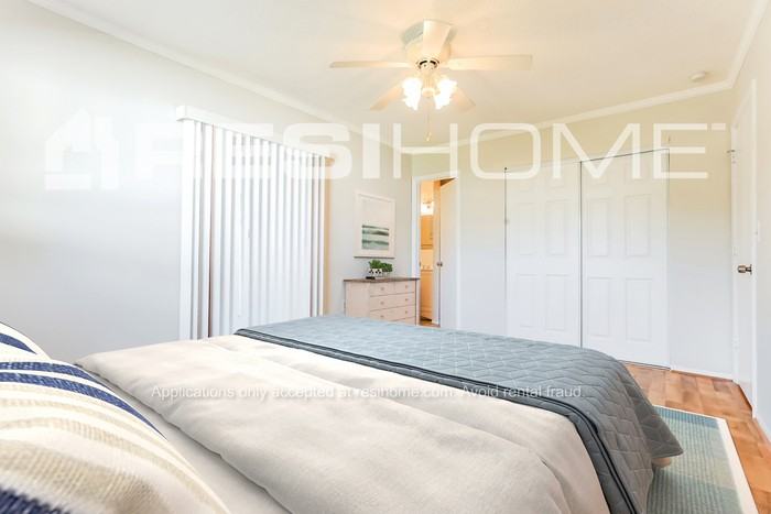 1020 Hope St - Photo 6 of 17