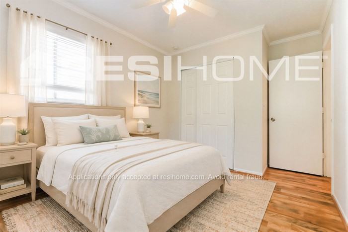 1020 Hope St - Photo 7 of 17